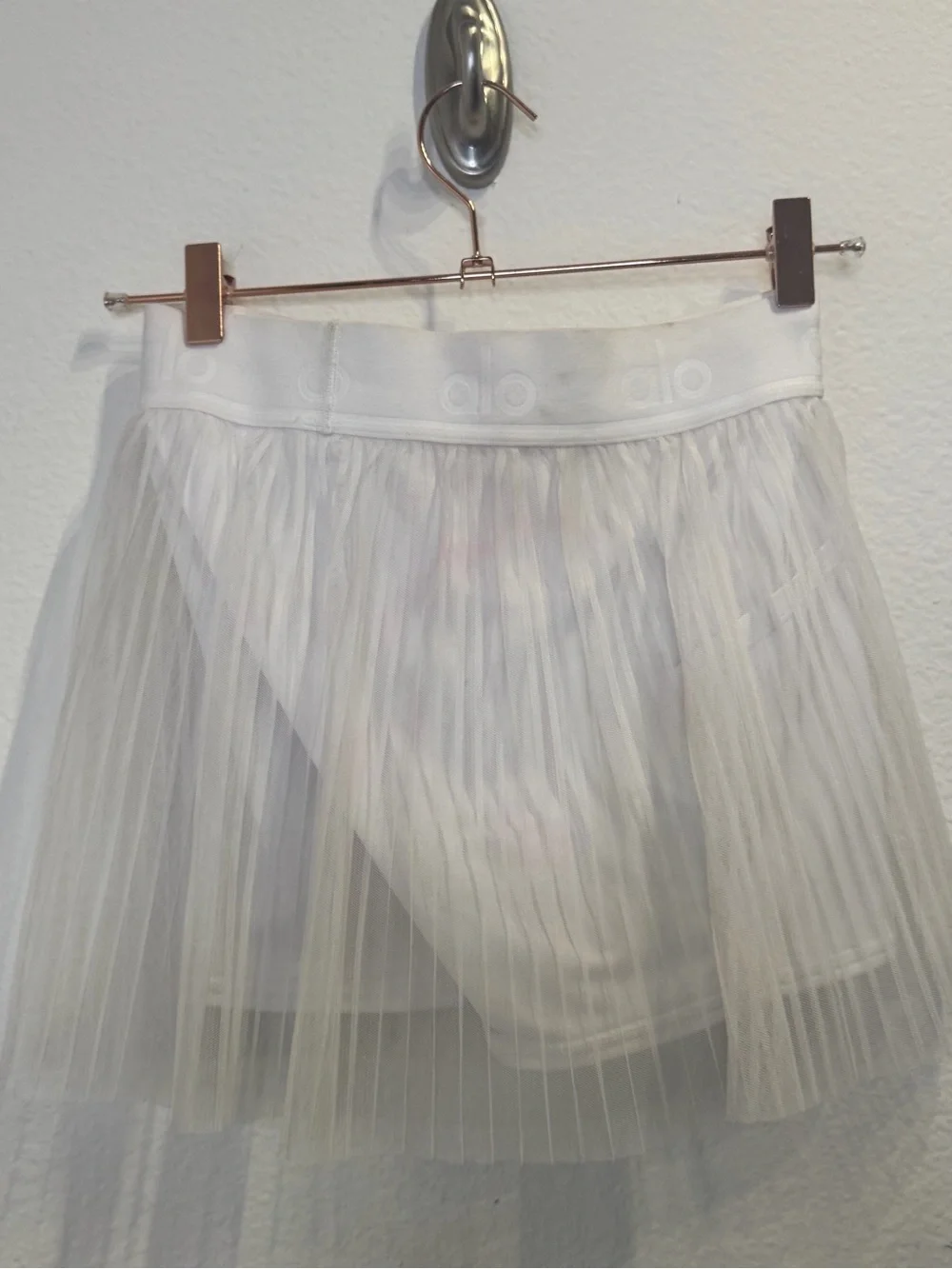 ALO Yoga lightweight pleated